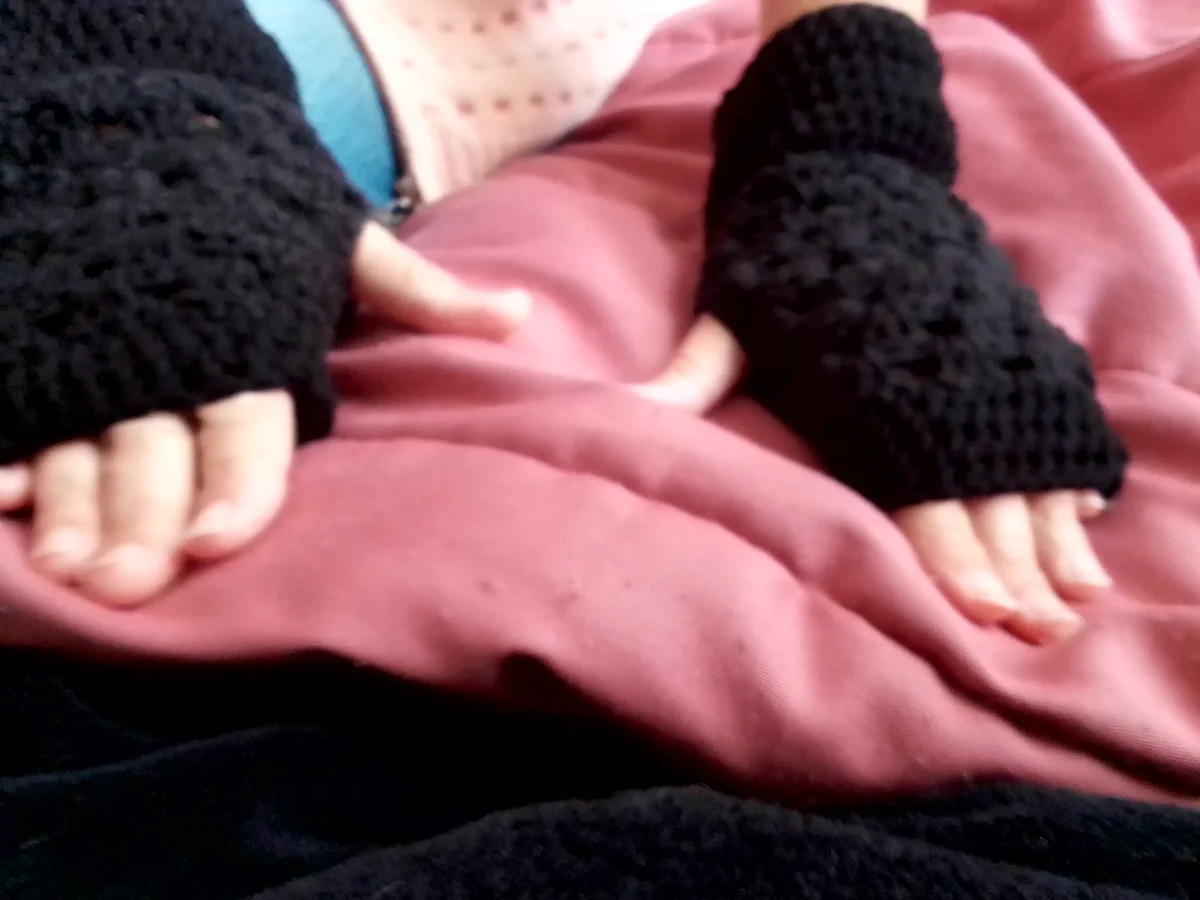 Granny square fingerless gloves